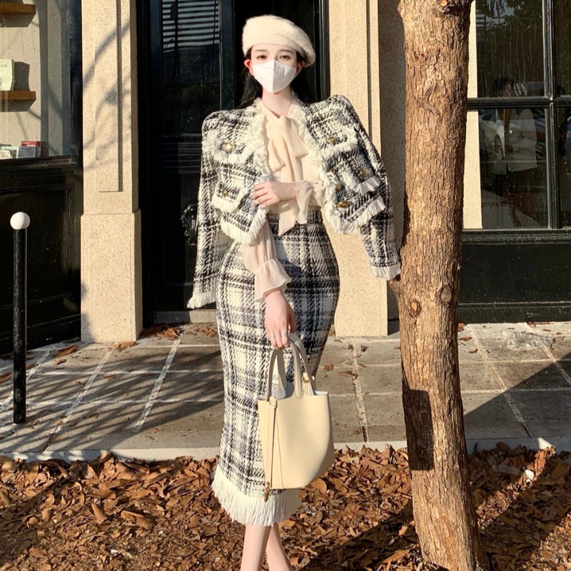 Set Áo Khoác Caro Và Chân Váy Tua Rua Thời Trang Thu Đông Cho Nữ