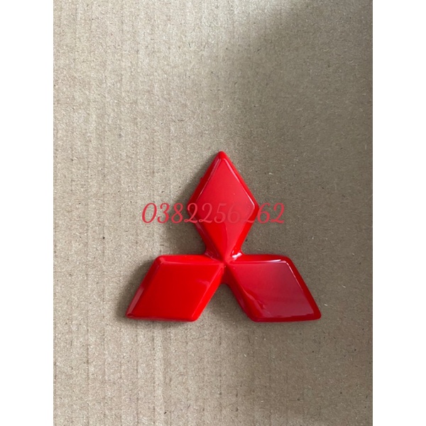 Ốp logo vô lăng xe Mitsubishi Outlander 2010-2022