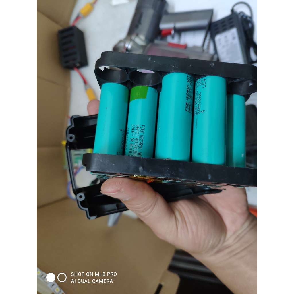 Bộ pin cho máy hút bụi Dyson dùng pin hệ V6 21.6V sang dùng vỏ pin Makita LXT đóng pin 5S/6S