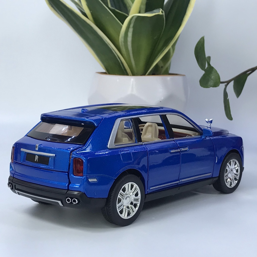 Mô hình xe ô tô Rolls Royce Cullinan tỷ lệ 1:24 bằng kim loại TẶNG BIỂN SỐ XE