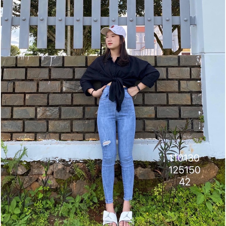 Set jeans dài co giãn rách ô + sơ mi tay dài cột eo