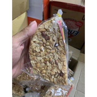 Kẹo đậu phộng bánh tráng việt hùng