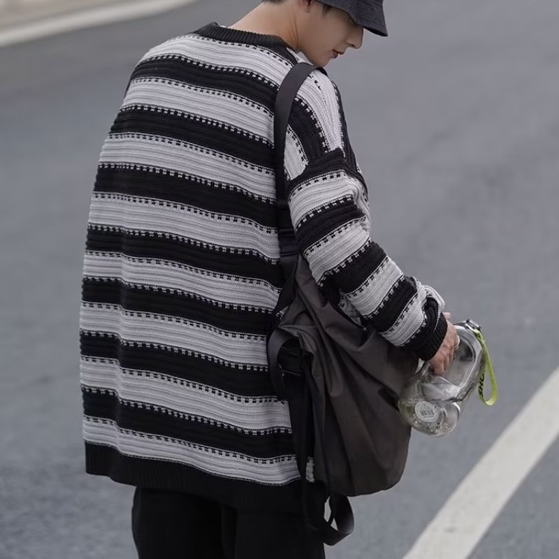 ♞AFF LIGA♞ Áo Sweater Dáng Rộng Cổ Tròn Kẻ Sọc Thời Trang Mùa Thu Cho Nam