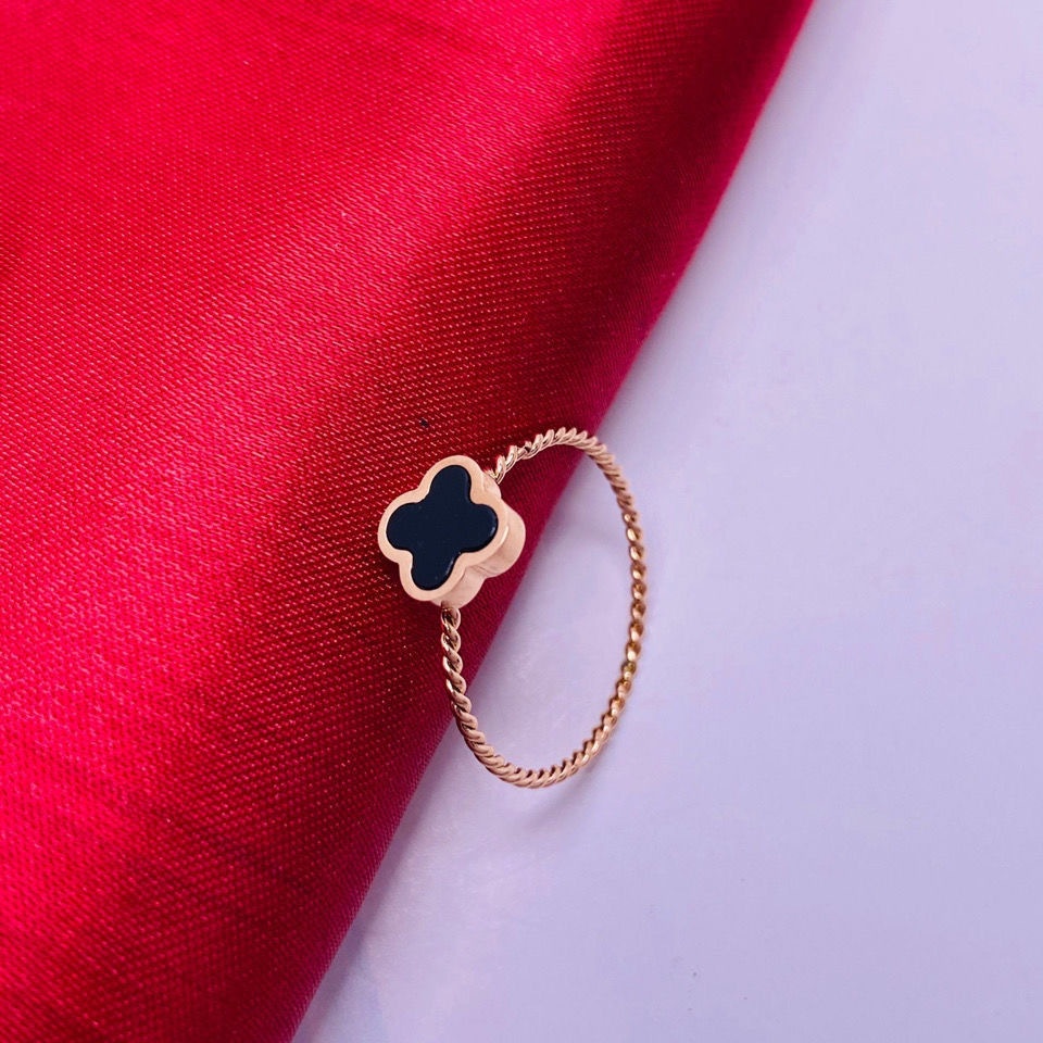 Nhẫn Tala Vàng 18K Kyle Lấy Cảm Hứng Từ Cỏ Ba Lá Tinh Tế