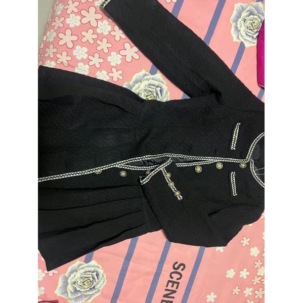 Váy dạ tweed đen xếp ly xoè dáng ngắn sang chảnh