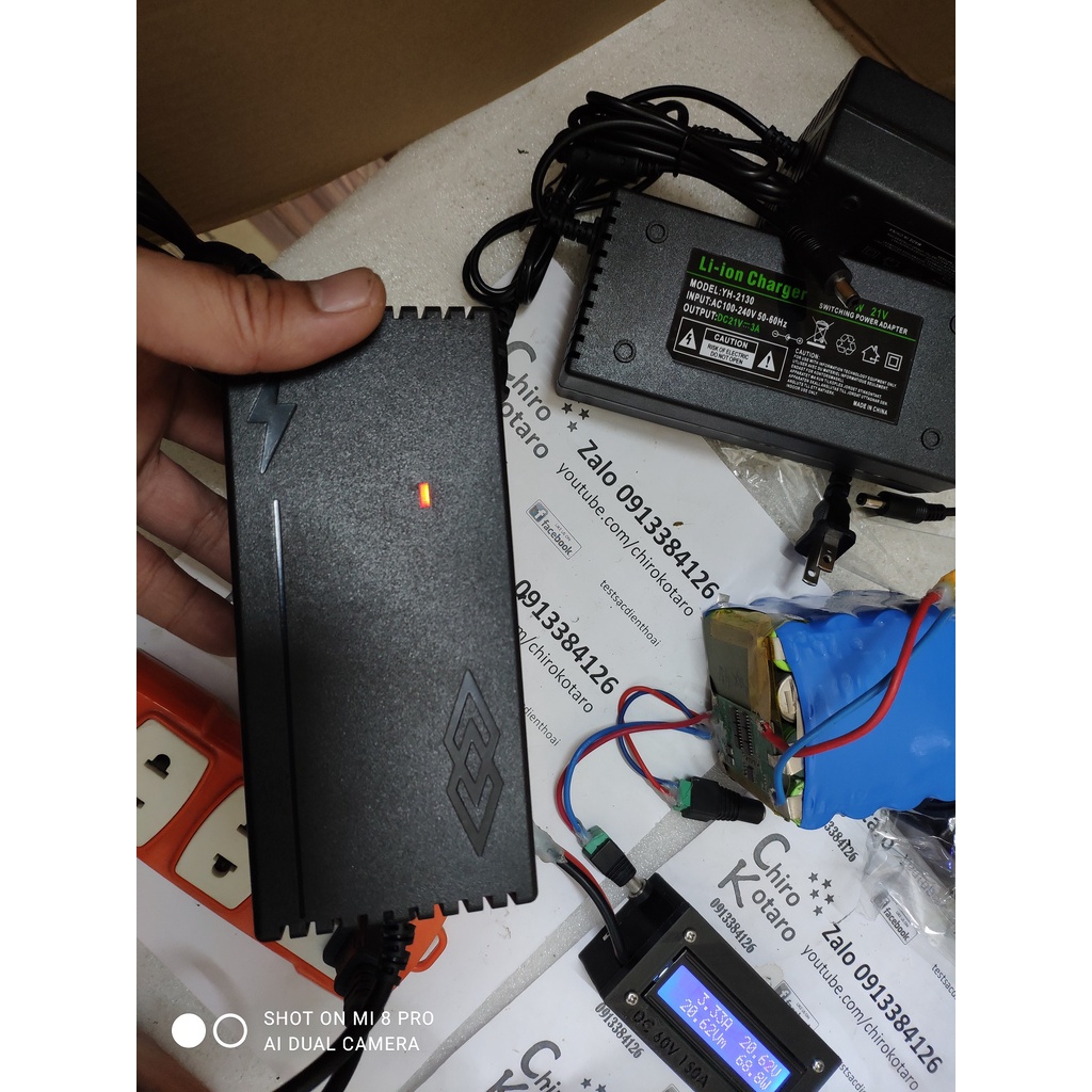 Adapter sạc pin li-ion 5S 21v 3A có quạt dùng cho bộ pin 18-21V