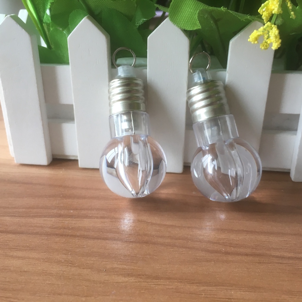 Móc khóa hình bóng đèn nháy nhiều màu