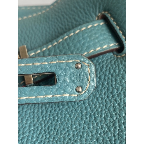 Túi chuẩn si. Túi qua sử dụng .Khách vui lòng xem hình nếu muốn biết thêm thông tin sản phẩm mời khách vô chat . Thanks.