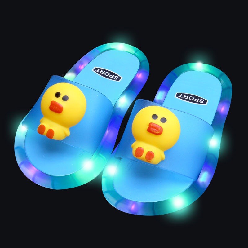 Dép quai ngang đế gắn đèn LED độc đáo cho bé