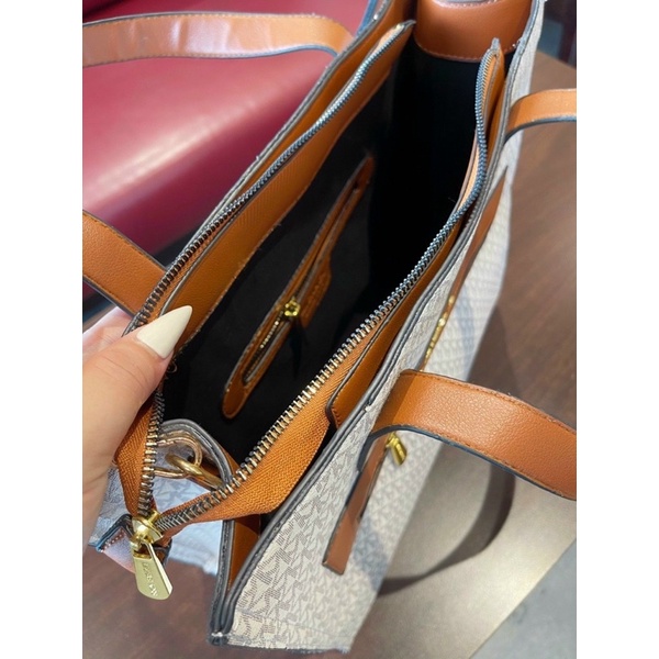 Mcm Túi Xách Tote Phong Cách Thời Trang Châu Âu Dành Cho Nữ có dây đeo chéo bản to