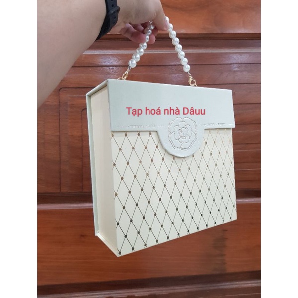 Hộp quà sang chảnh dây ngọc