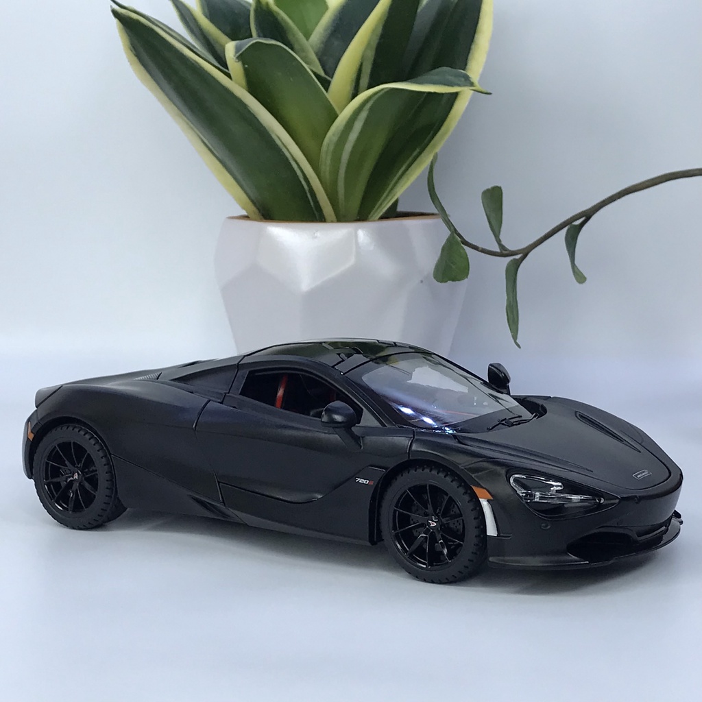 Mô hình siêu xe Mclaren 720S tỷ lệ 1:24 bằng kim loại
