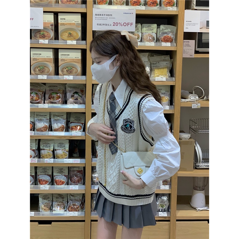 Áo vest len gile phối viền màu trắng kem dáng suông style nữ sinh Hàn Quốc đáng yêu