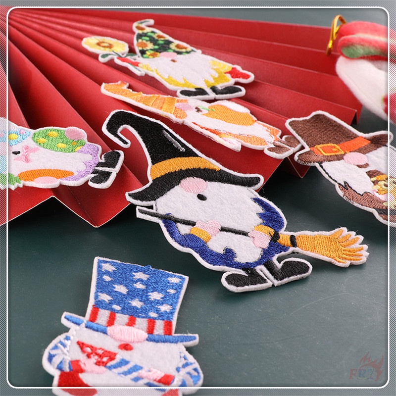 ☸ Sticker Ủi Thêu Hình Nhà Ảo Thuật ☸ 1 Huy Hiệu Gài Áo Hình Ông Già Noel