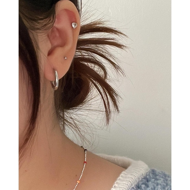 𝐯𝐞𝐥𝐯𝐞𝐭𝐩𝐢𝐧𝐤.𝐚𝐜𝐜🇰🇷 | Khuyên tai chốt bi vặn viền hình trái tim bọc đá lấp lánh