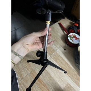 Chân micro để bàn xịn ( chân hợp kim gang không phải nhựa)