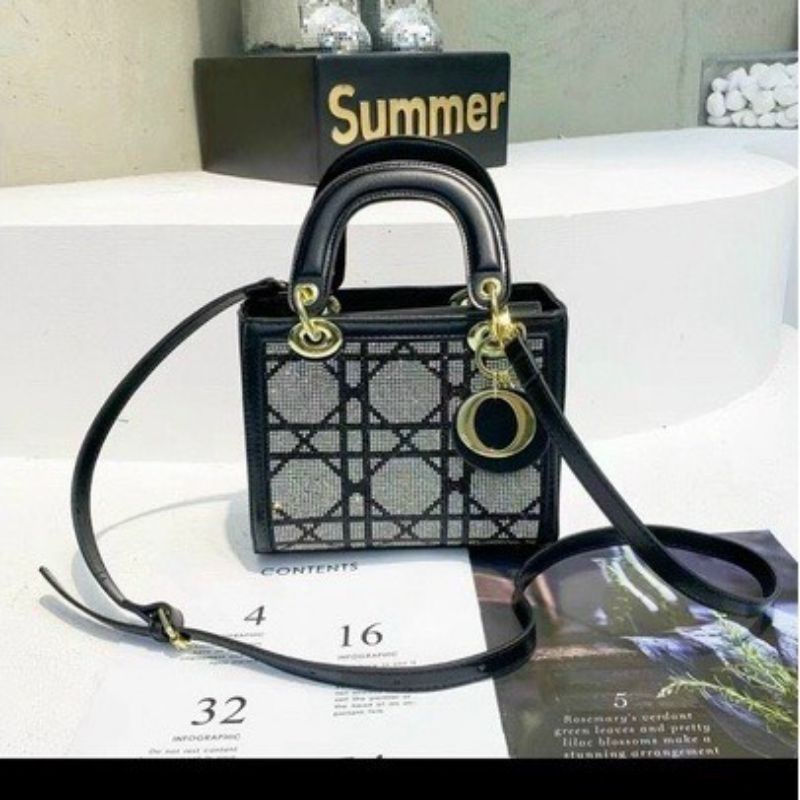 Dior đá cập bến khách iu ơi❤️ Size 21cm. Hàng đẹp. đính đá nét