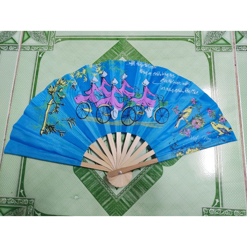 Quạt vải cầm tay vẽ phong cảnh đồng quê Việt Nam