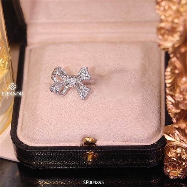 Bông tai nữ gắn vành Eleanor Accessories hình nơ đính đá phụ kiện trang sức sang chảnh ( một chiếc )