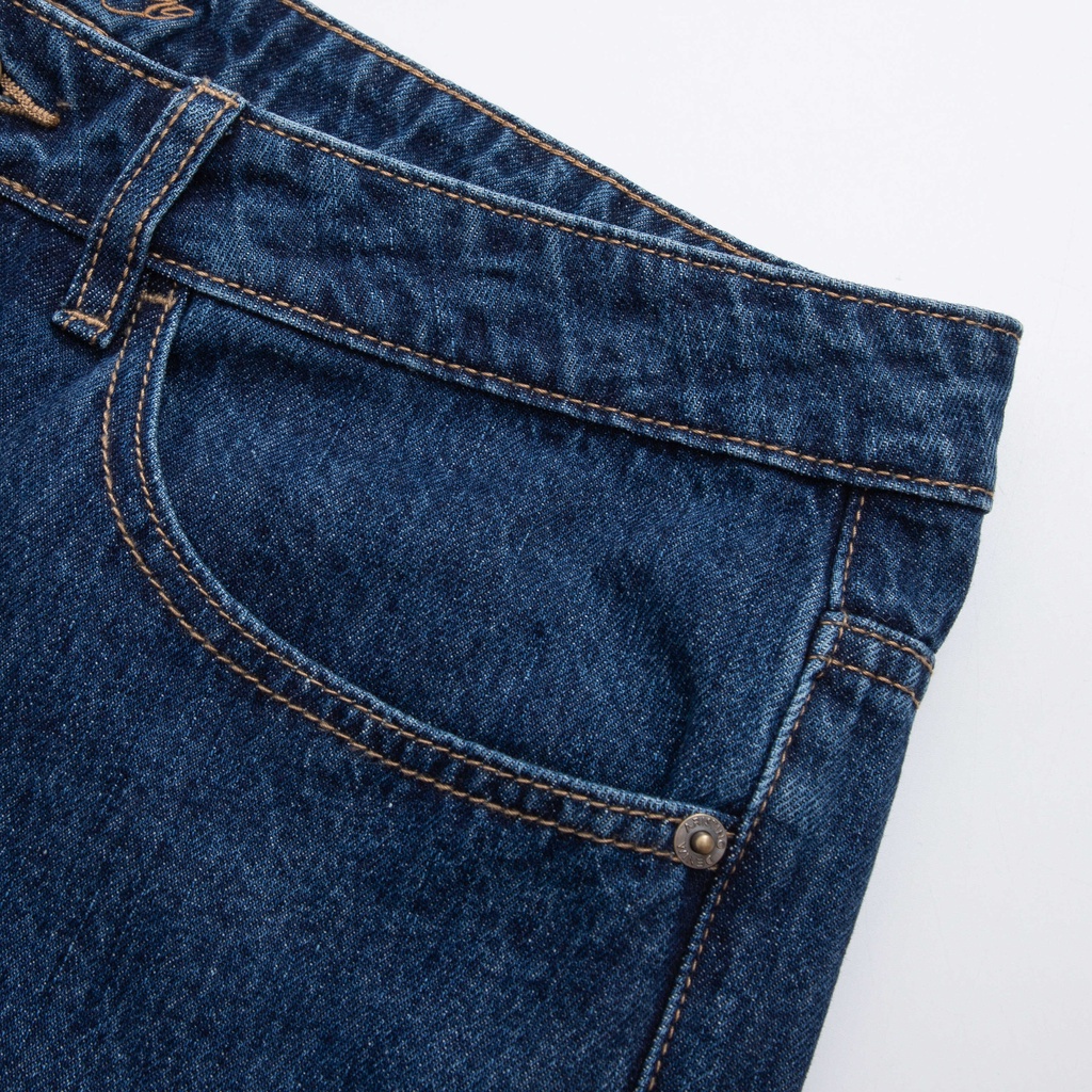 Quần jeans nam ARISTINO dáng Regular fit suông nhẹ, thiết kế trẻ trung, túi xẻ 2 bên - AJNR04
