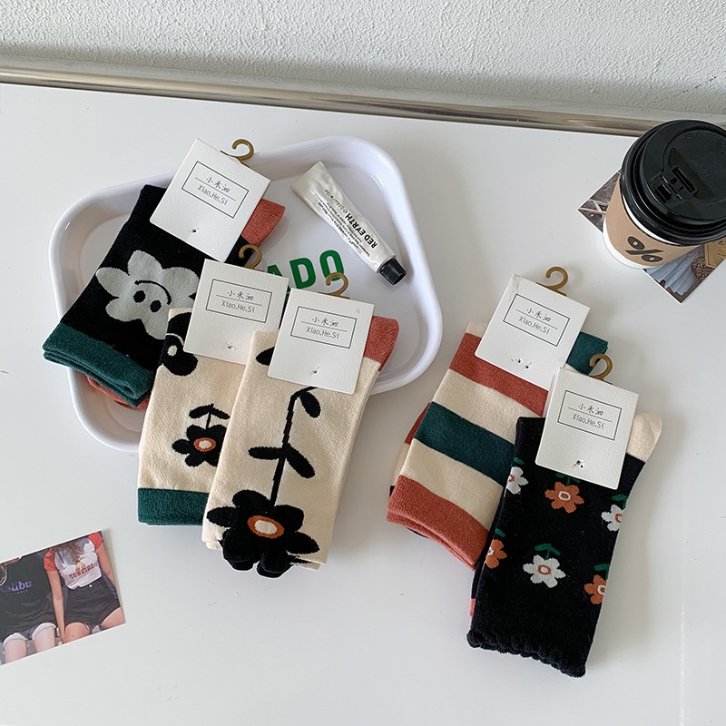 Vớ WAFNHA D162 vải cotton họa tiết bông hoa màu đen ngọt ngào sành điệu