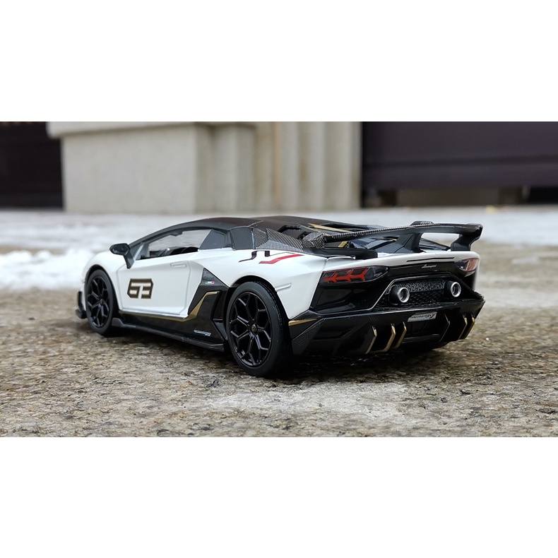 Xe mô hình Lamborghini SVJ63 tỉ lệ 1:24