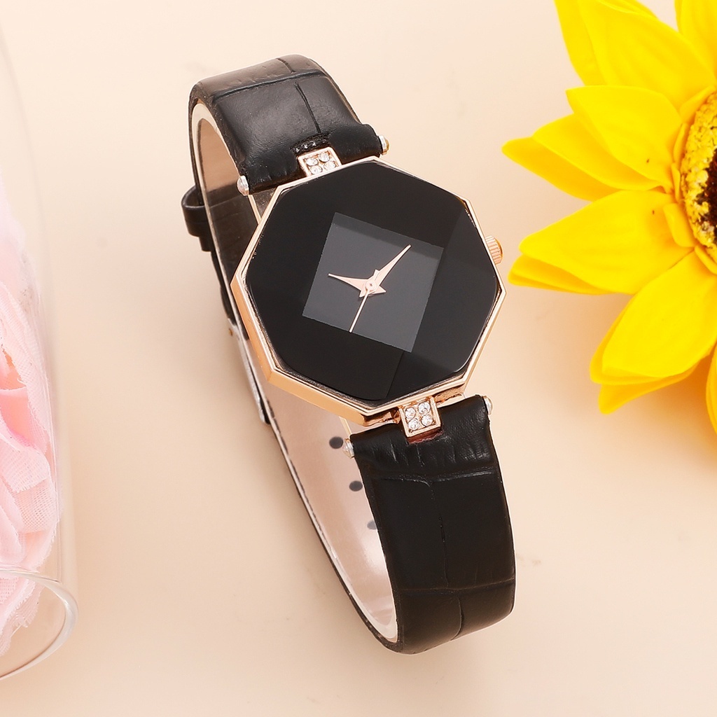 Đồng Hồ Quartz Nữ Dây Da Mặt Trái Tim Thời Trang