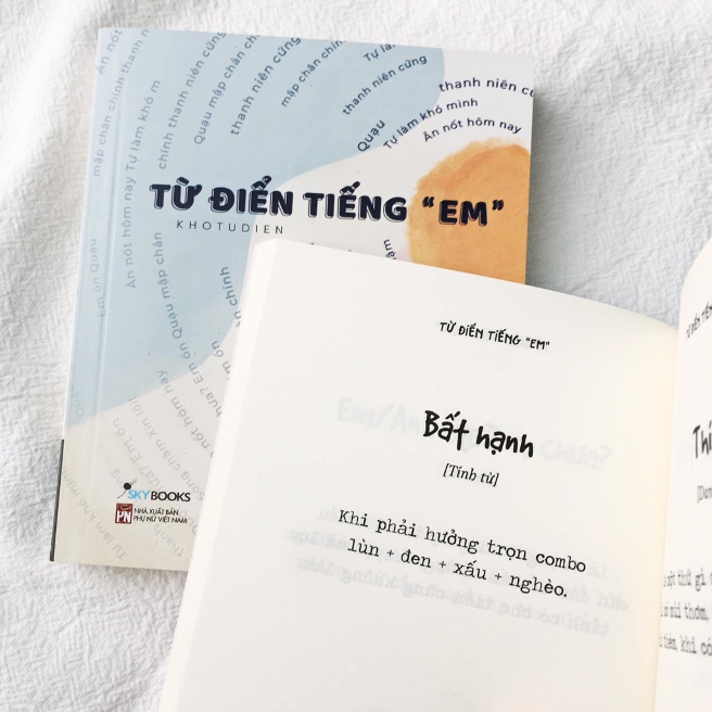 Sách AZ Combo 2 Cuốn: Từ Điển Tiếng “Em” + Mình Chỉ Là Người Bình Thường
