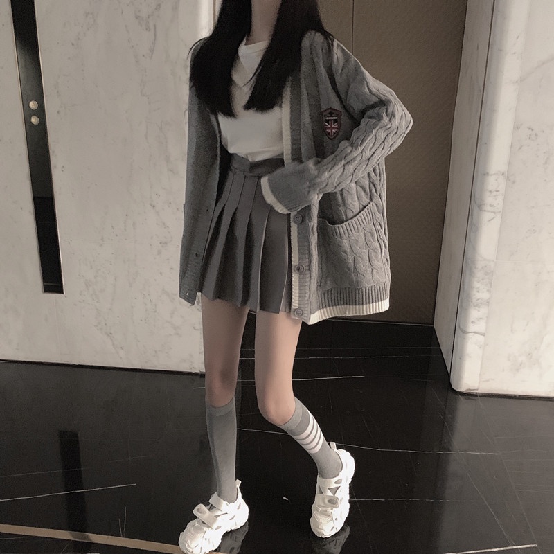 Hàng Sẵn_ Áo khoác len dệt kim màu xám lông chuột kiểu dáng Basic Hadu shop