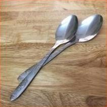 Thìa inox cán hoa văn