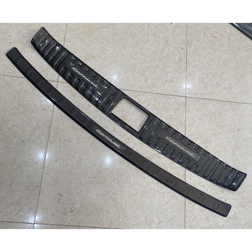 Nẹp bậc cốp, chống trầy cốp xe Kia Carnival 2022 2023 Mẫu CARBON cao cấp