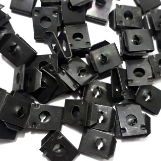 Pát kẹp dàn áo xe máy màu đen (giá 1 cái)