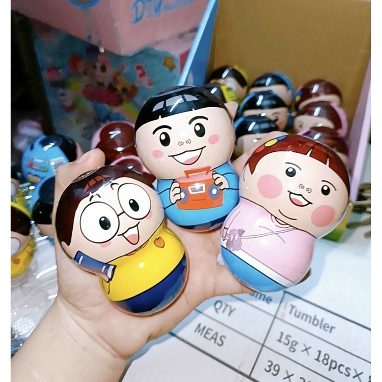 kẹo lật đật (bên trong có kẹo và đồ chơi và hình dán )1cái