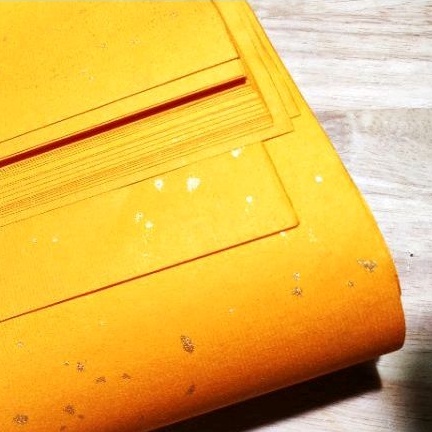 Giấy xuyến tửu kim rắc vàng ánh kim