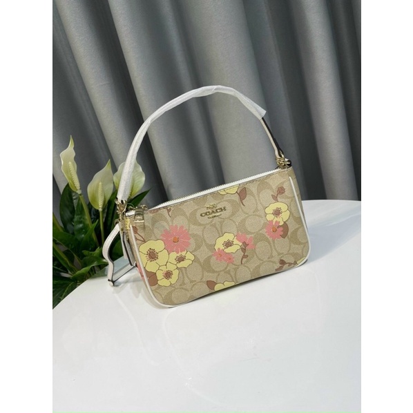 Túi Coach dáng thuyền hoạ tiết xinh xắn