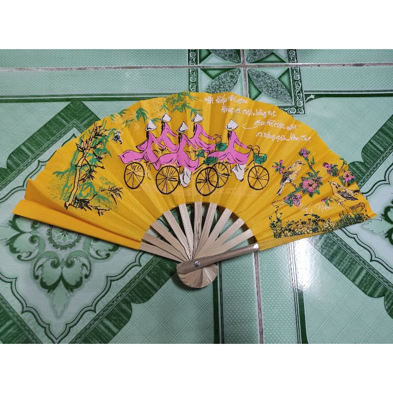 Quạt vải cầm tay vẽ phong cảnh đồng quê Việt Nam