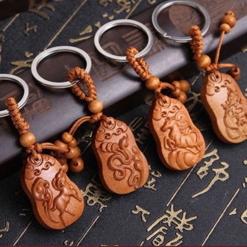 Móc chìa khoá gỗ hình quả bầu chạm khắc 12 con giáp