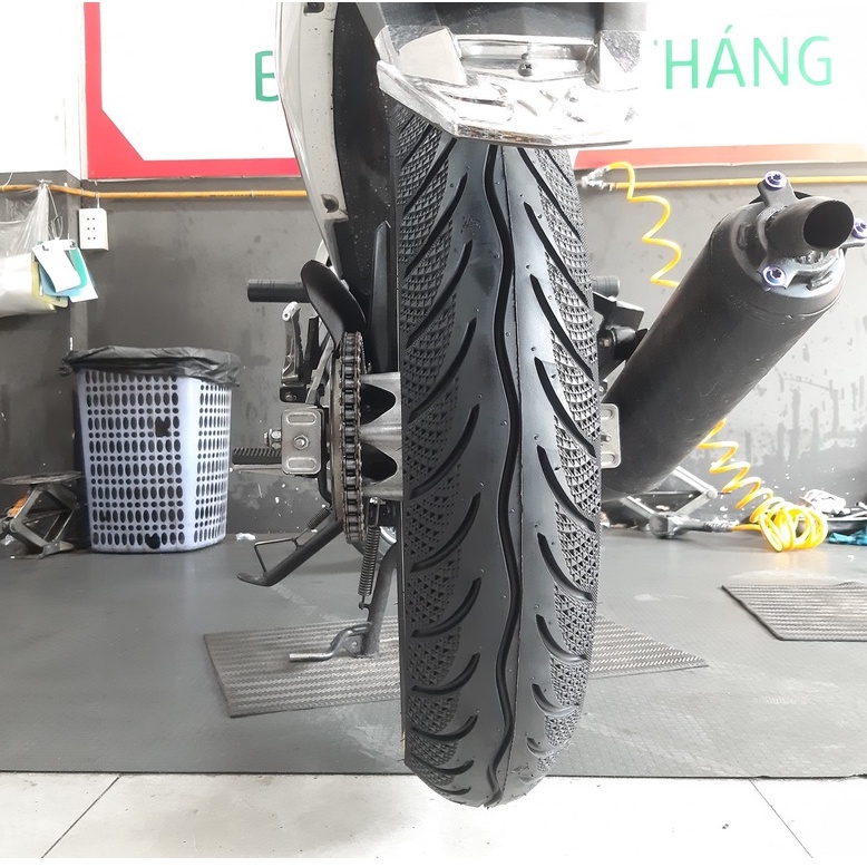 Vỏ Maxxis 110/70-17 với gai kim cương 3D không ruột