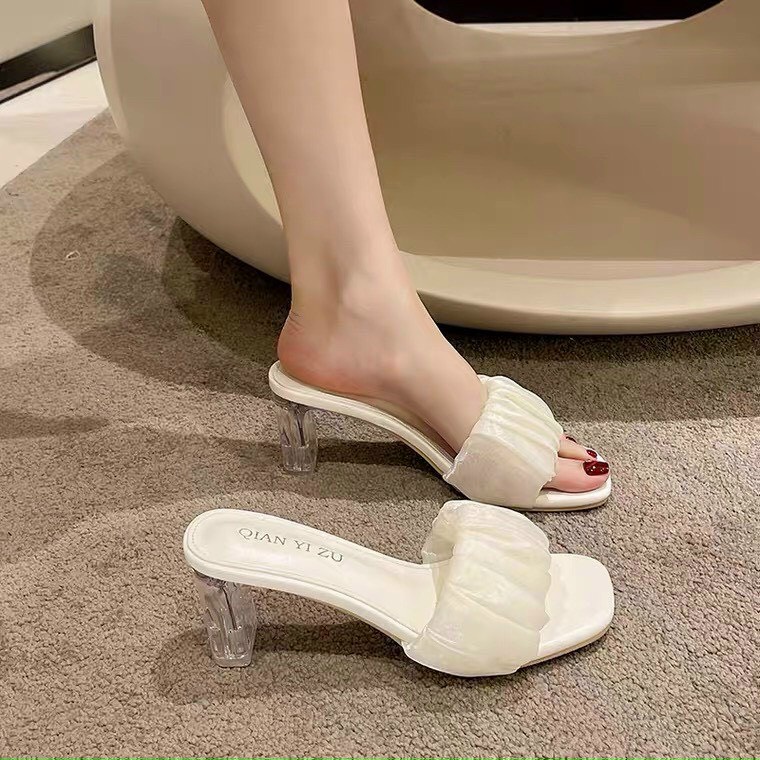 Dép cao gót bản ngang to màu trắng