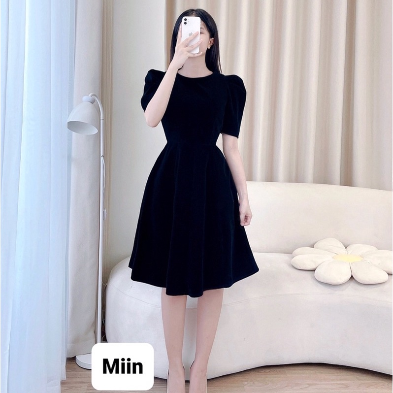 Váy nhung trơn cổ tròn tay bồng