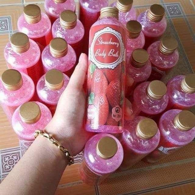 Sữa Tắm Trắng Da Toàn Thân Chiết Xuất Dâu Tây Strawberry Body Bath Thái Có Hạt Massage 250ml