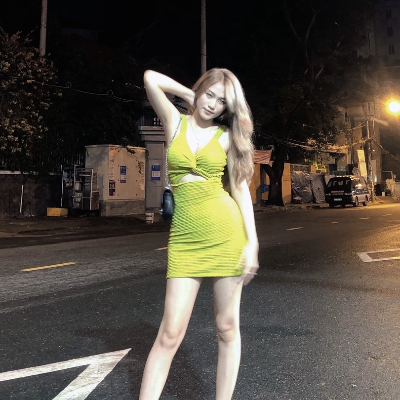 Đầm Body xoắn ng.ực hai dây - hỡ bụng chất vải xốp gân y như hình show dáng ( sẳn mút ngực )