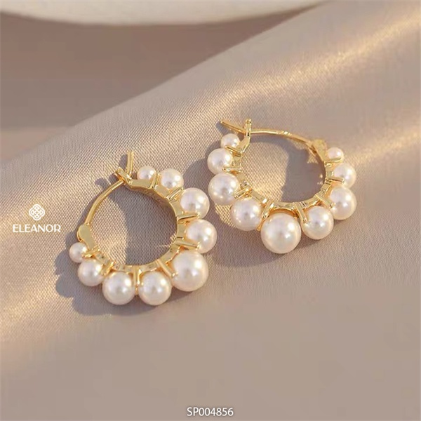 Bông tai nữ chuôi bạc 925 Eleanor Accessories viền chữ C đính ngọc trai nhân tạo phụ kiện trang sức 4856