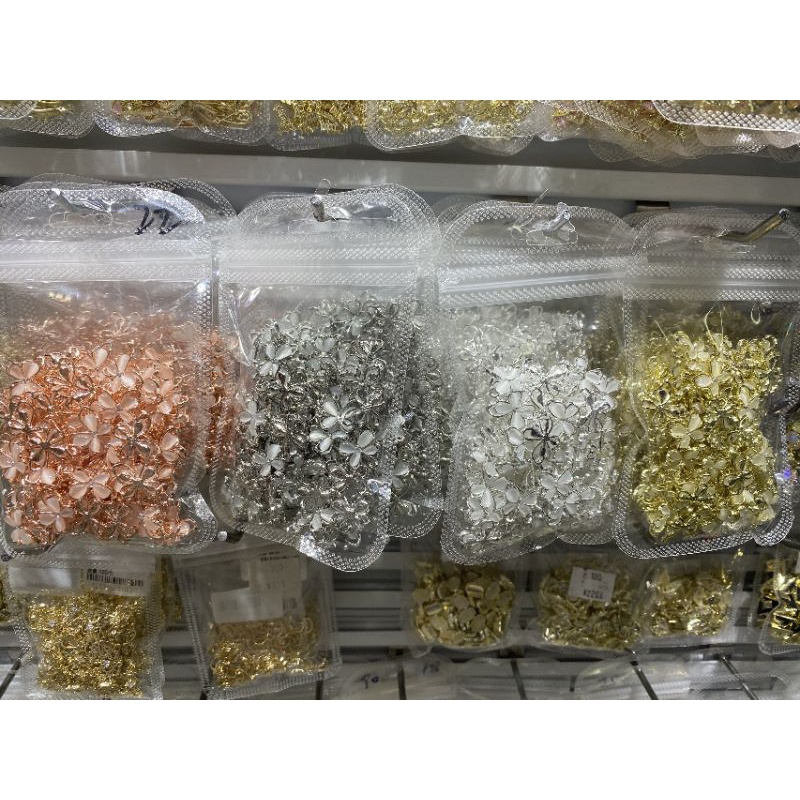 Charm nail 2k .Giá rẻ nhất. charm bướm đá khối mẫu mới