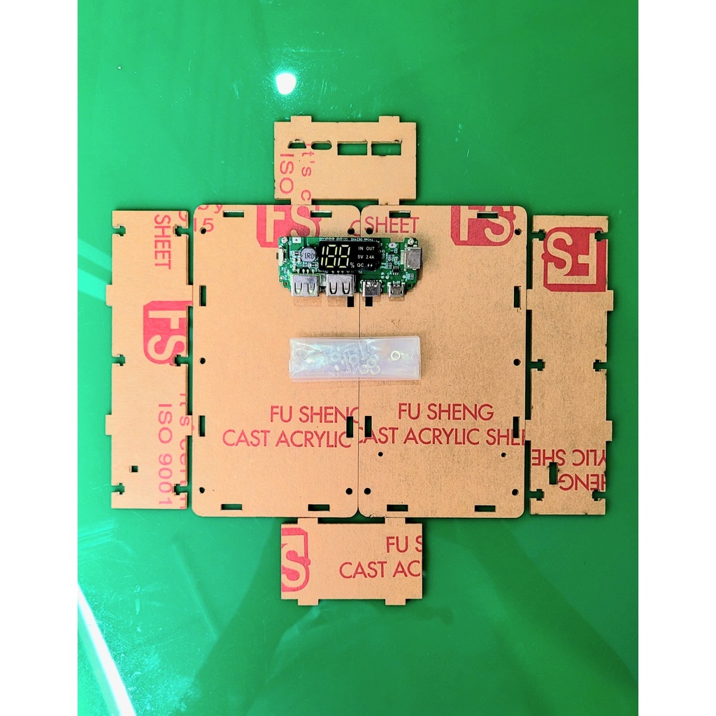 Box Sạc Mica dùng pin 18650 sử dụng mạch QC3.0 max 2.4A