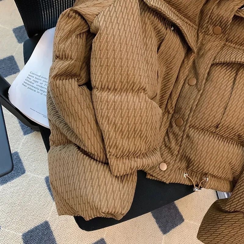 Áo phao nâu dáng ngắn