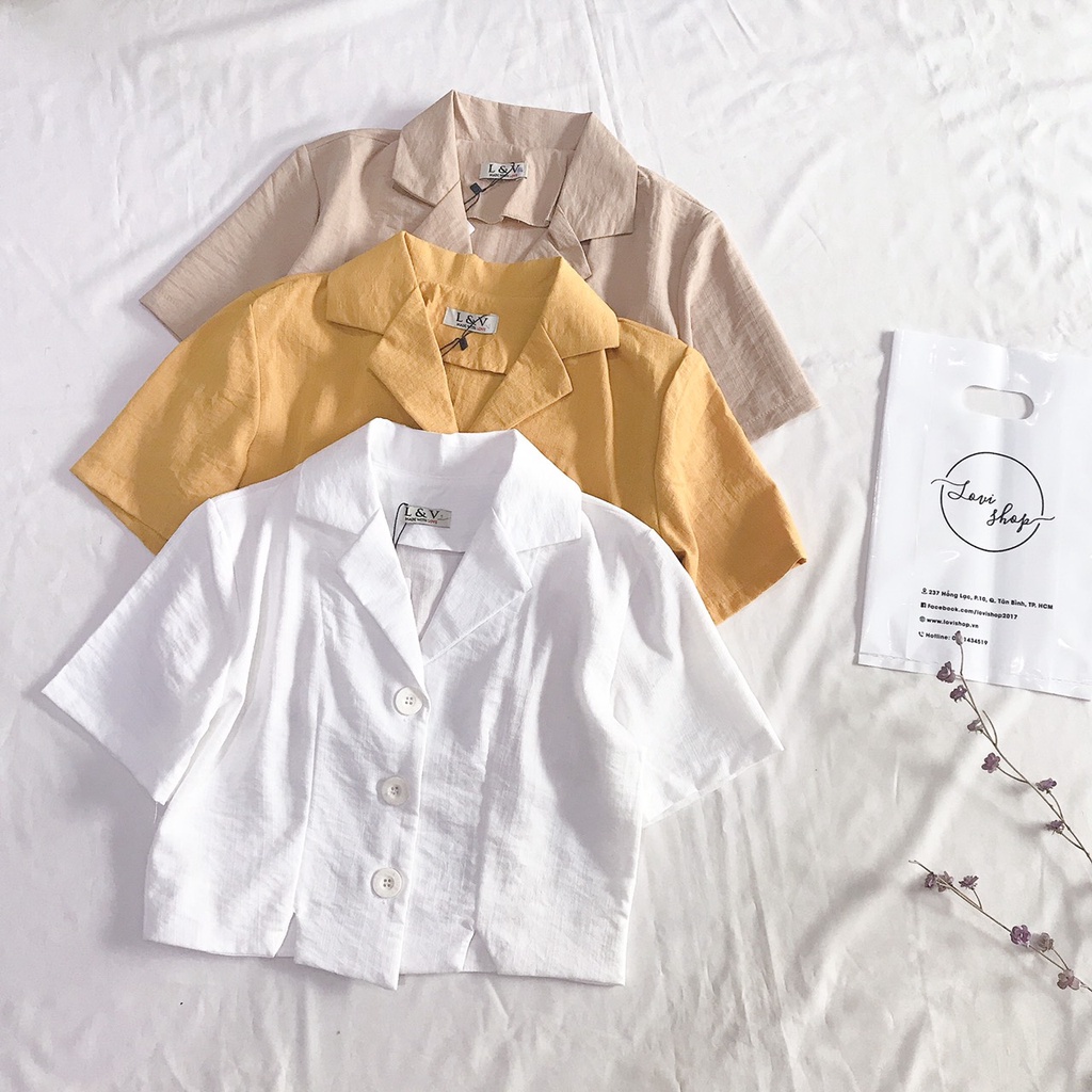 LOVI SHOP- Áo sơ mi croptop nữ cổ vest tay ngắn phối 3 khuy to xẻ lai phong cách basic Hàn Quốc