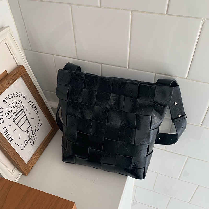 Túi Đeo Vai Bằng Da Sáp Dệt Tay Phong Cách retro Thiết Kế IELGY niche Dành Cho Bạn Nữ