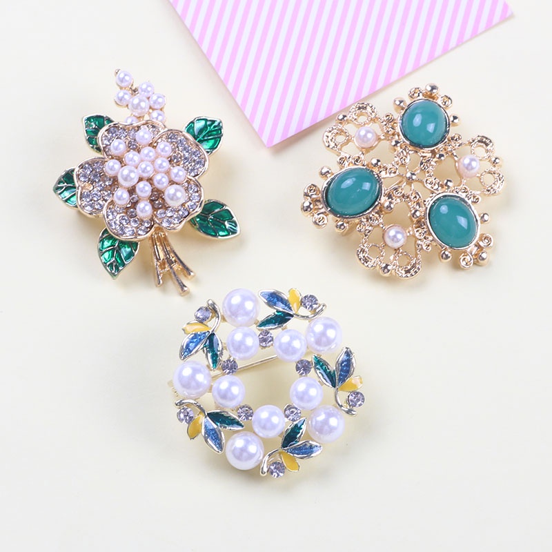 Trâm Cài Áo Hình Cây Xanh Đính Ngọc Lục Bảo Thời Trang