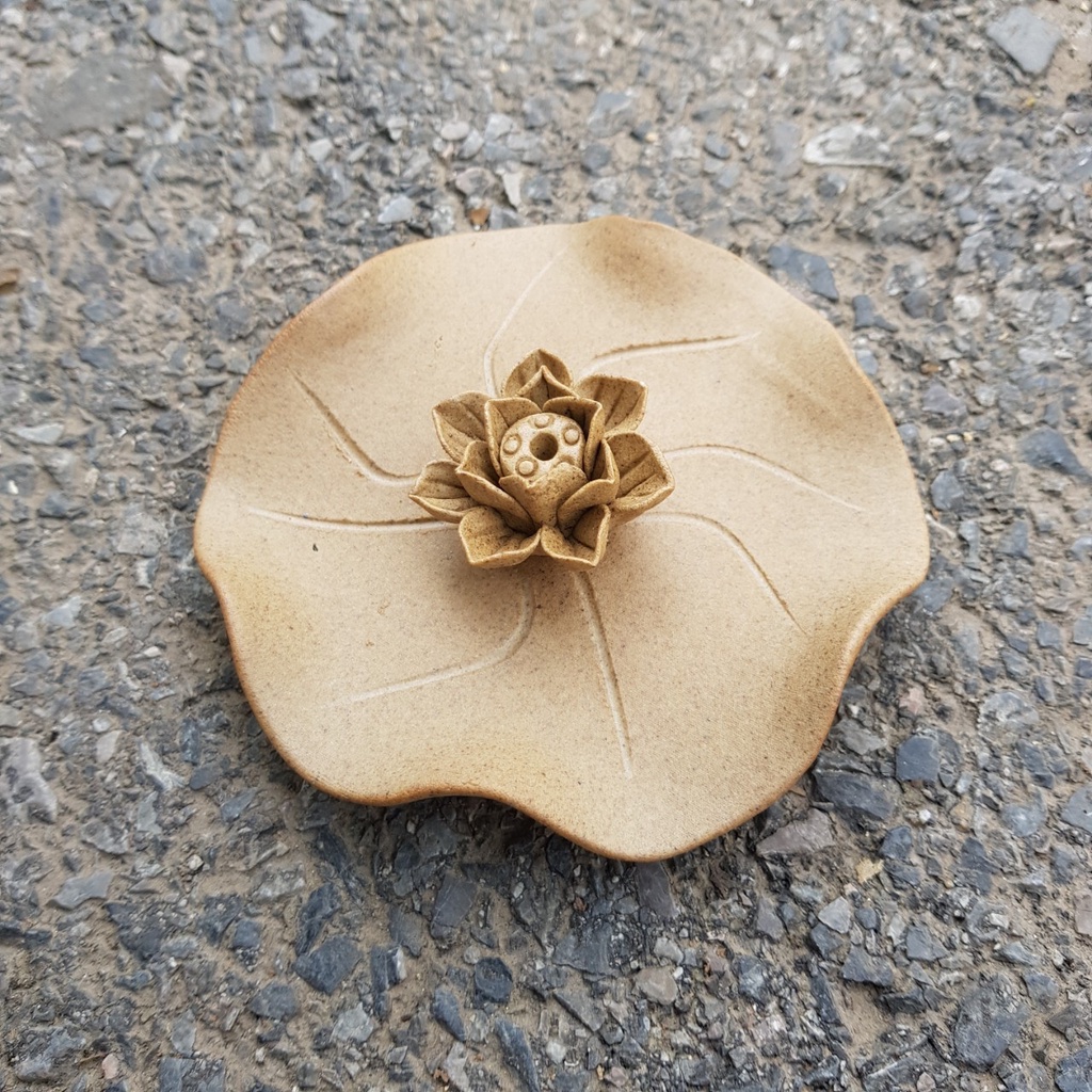 Đĩa hoa cắm nhang hương trầm và đặt nụ trầm Song An Eco